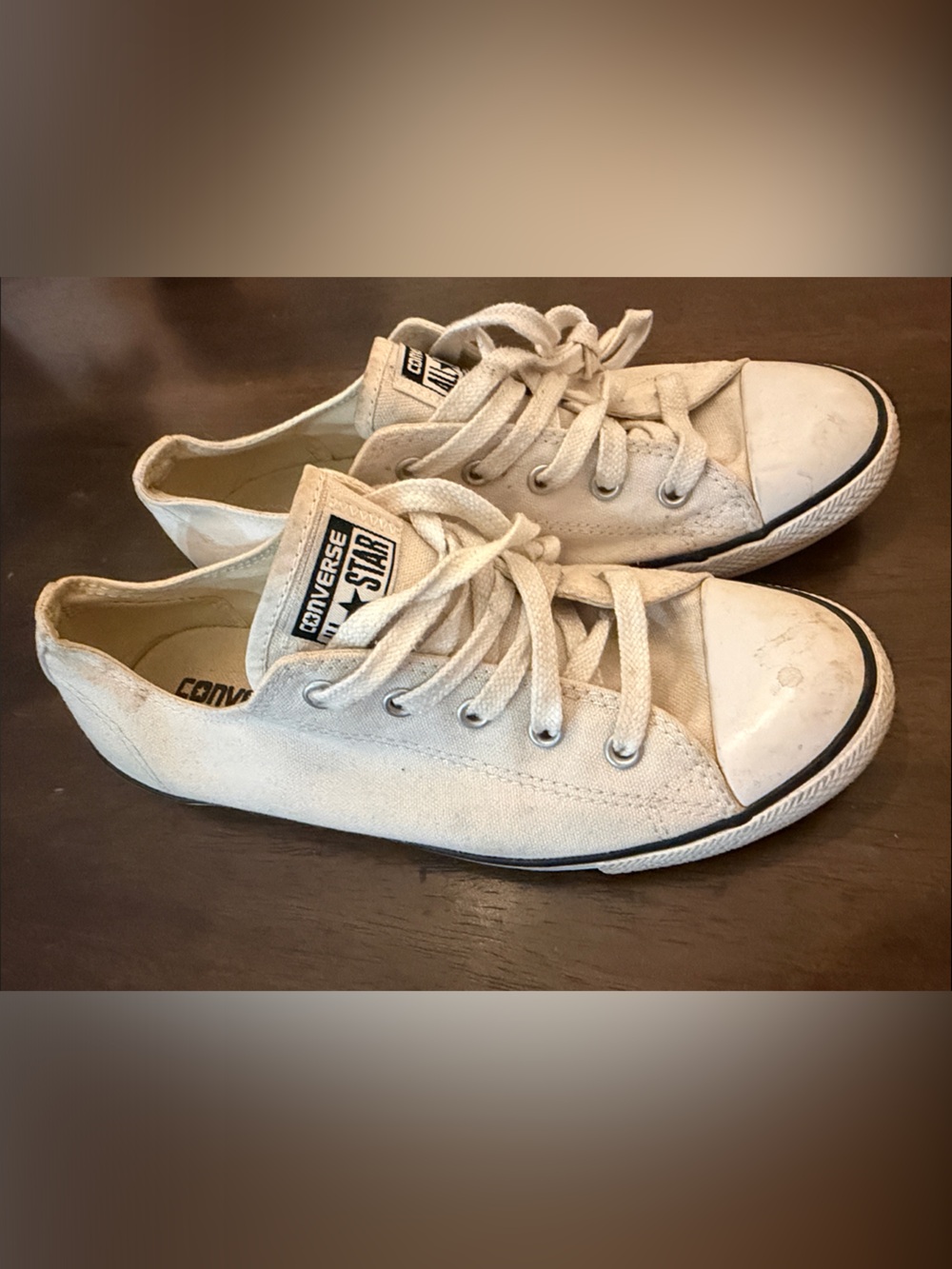 Women’s Converse Low Top Sneakers in Off-White Canvas size 8